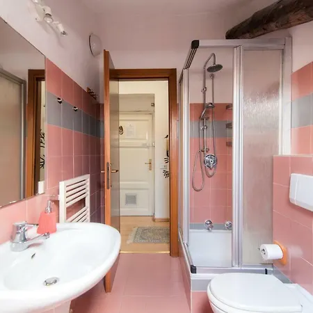 Cozy Flat Close To The Lake شقة