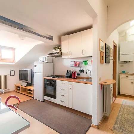 Cozy Flat Close To The Lake شقة