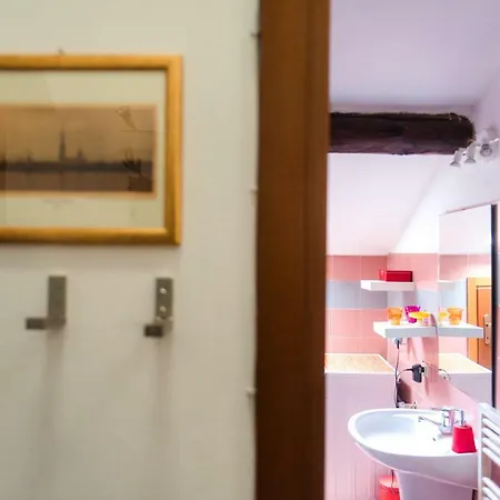 Cozy Flat Close To The Lake شقة